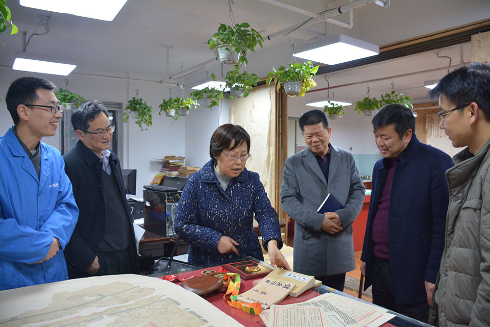 省委副秘書長(zhǎng)、省檔案局局長(zhǎng)劉蕓帶隊(duì)來公司開展“服務(wù)企業(yè)、服務(wù)群眾、服務(wù)基層“活動(dòng)2.jpg